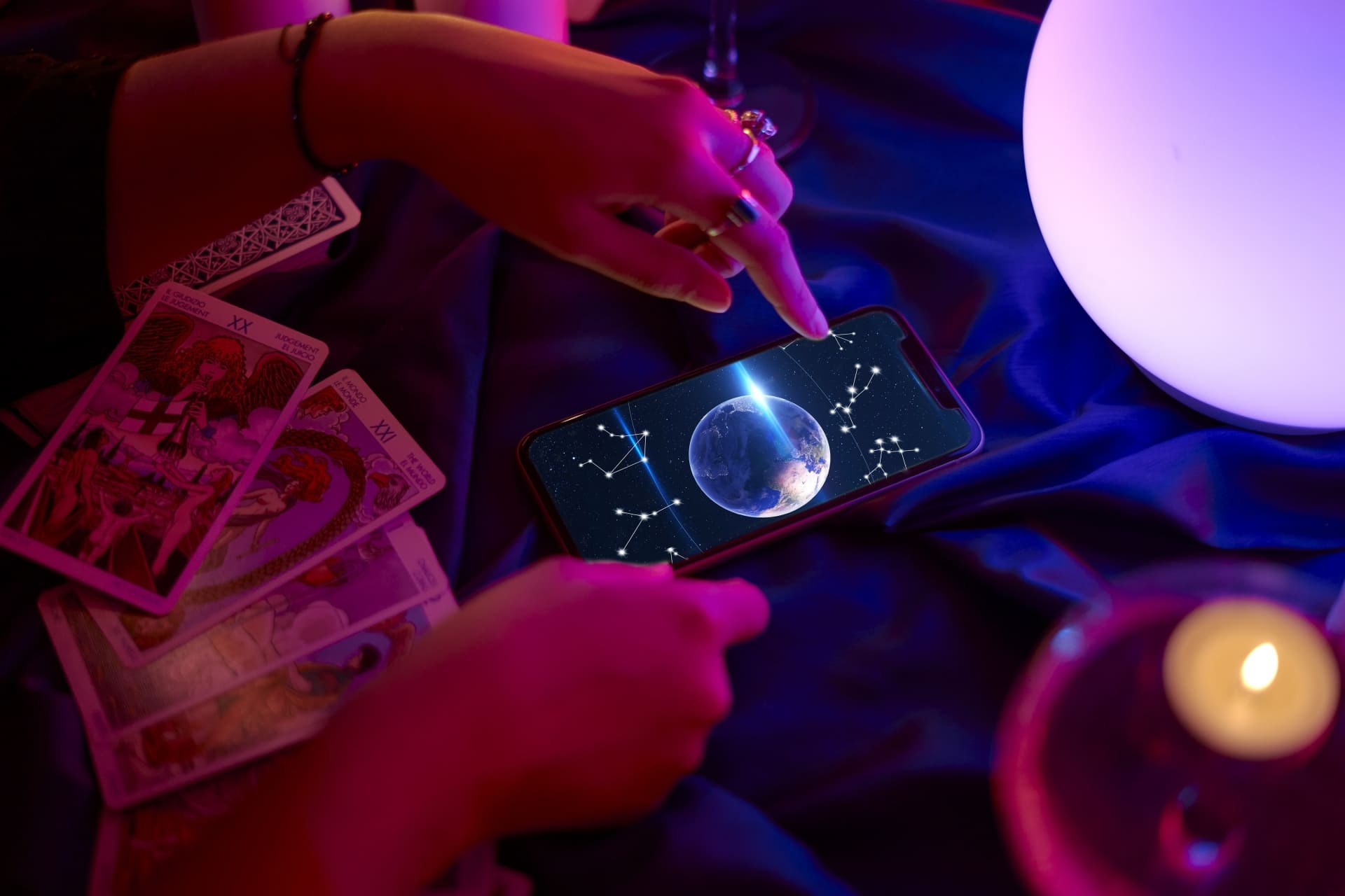 fortune-telling-with-smartphone